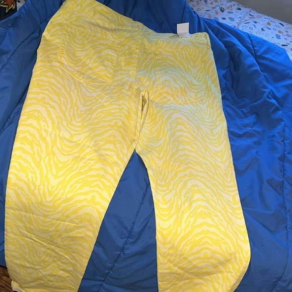 Brand New Bright Yellow printed Lei stretch denim size 17! - Picture 7 of 7